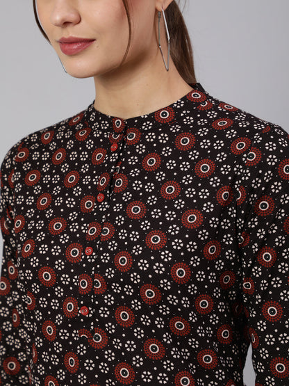 Black Straight Tunic With Three Quarter Sleeves