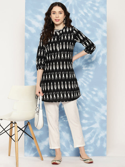 Black Straight Tunic With Three Quarter Sleeves