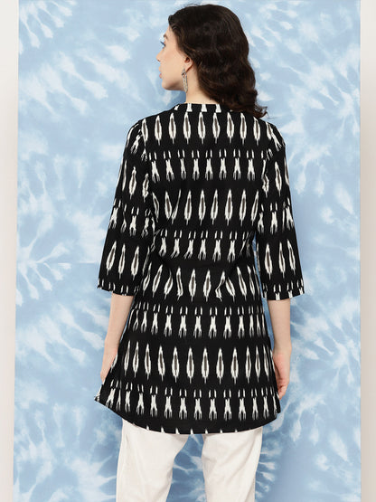 Black Straight Tunic With Three Quarter Sleeves