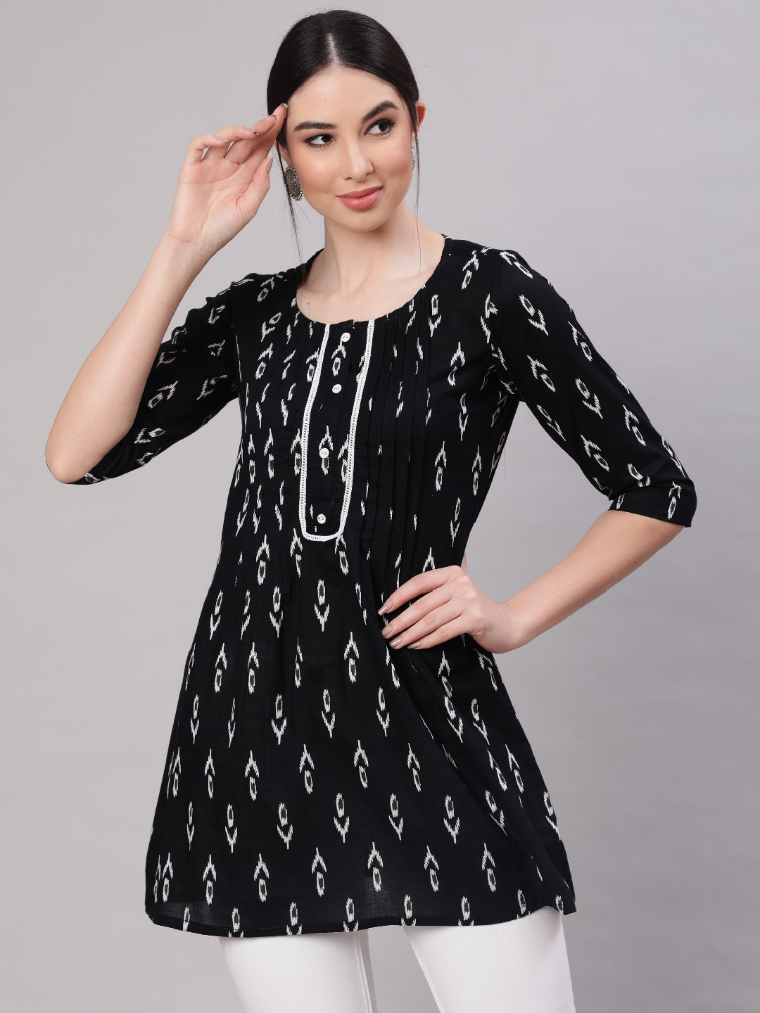Women Black Straight Tunic With Three Quarter Sleeves