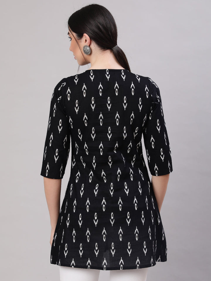 Women Black Straight Tunic With Three Quarter Sleeves