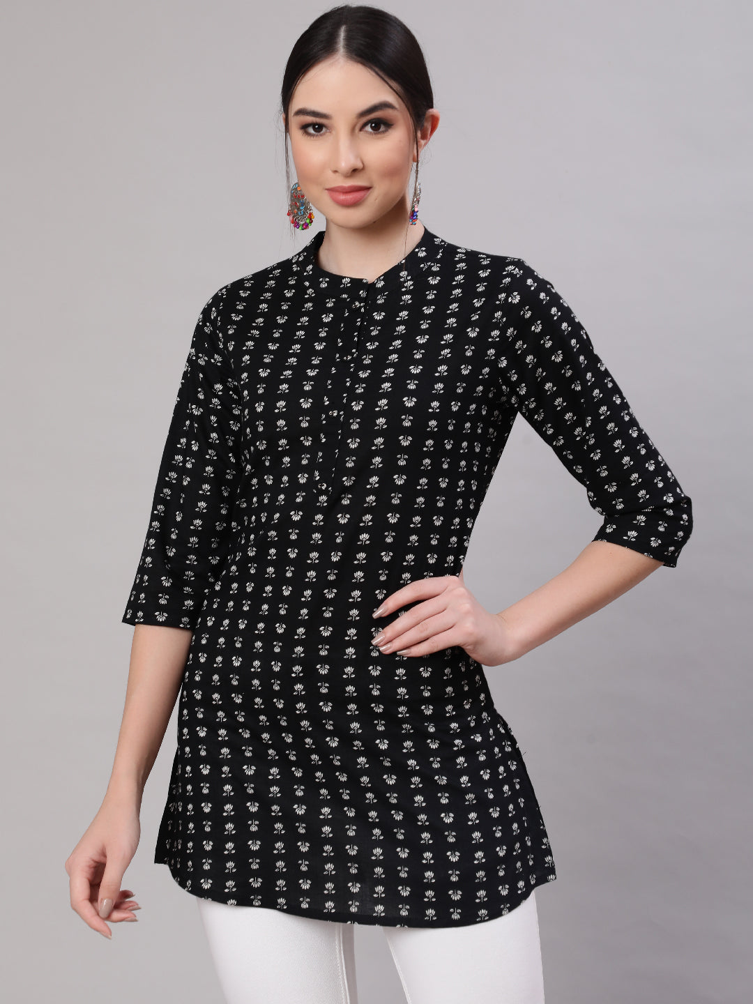 Women Black Straight Tunic With Three Quarter Sleeves