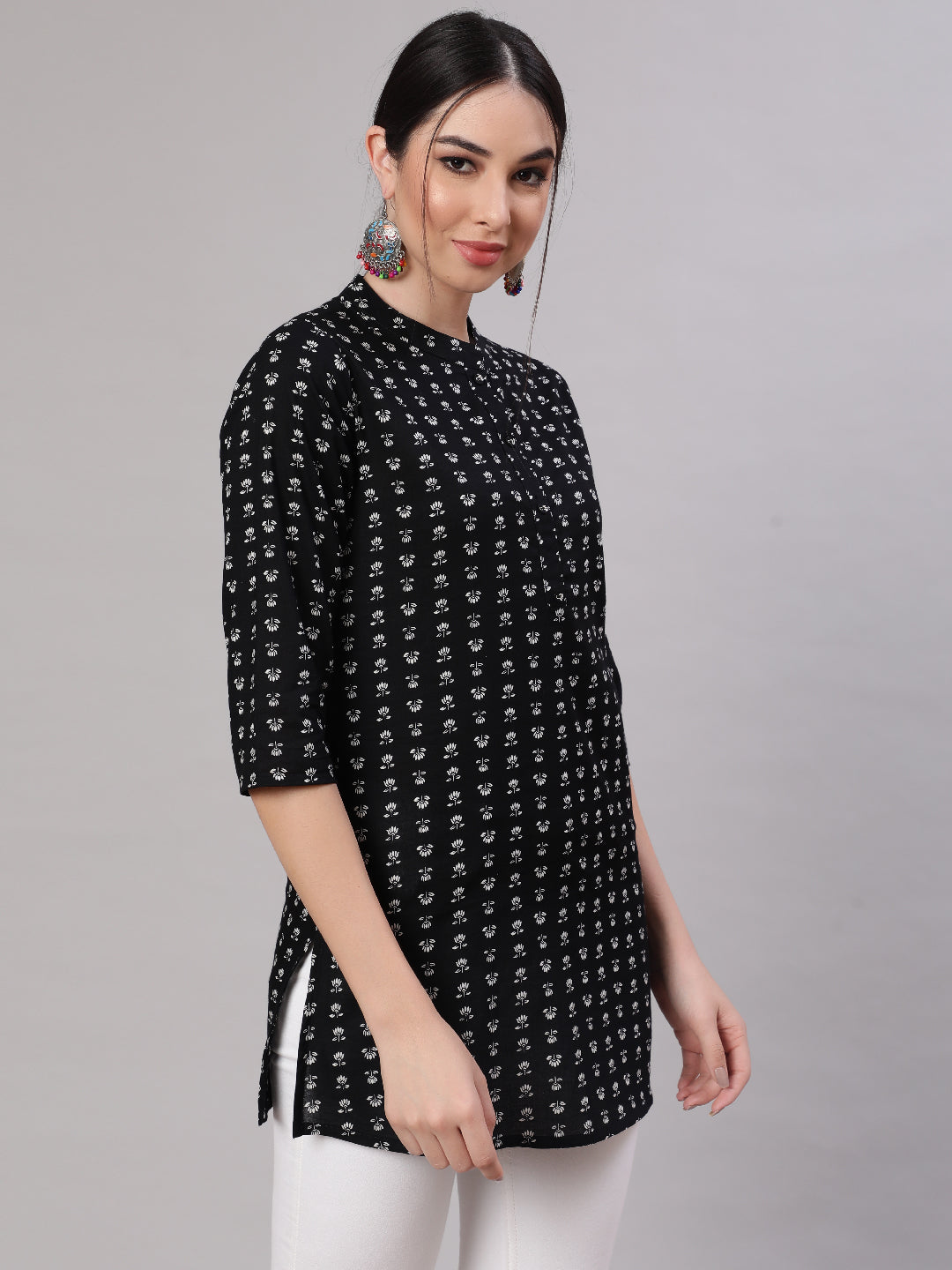 Women Black Straight Tunic With Three Quarter Sleeves