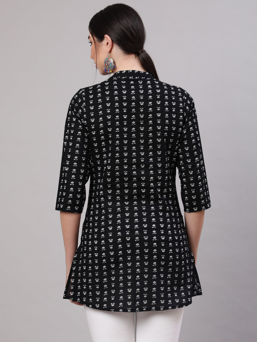 Women Black Straight Tunic With Three Quarter Sleeves