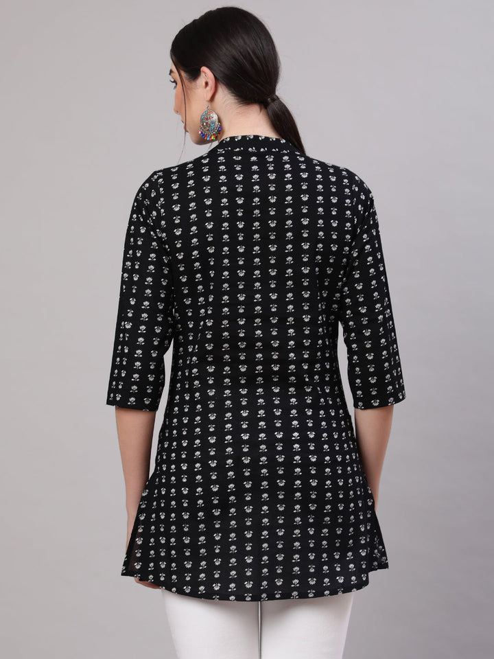 Women Black Straight Tunic With Three Quarter Sleeves
