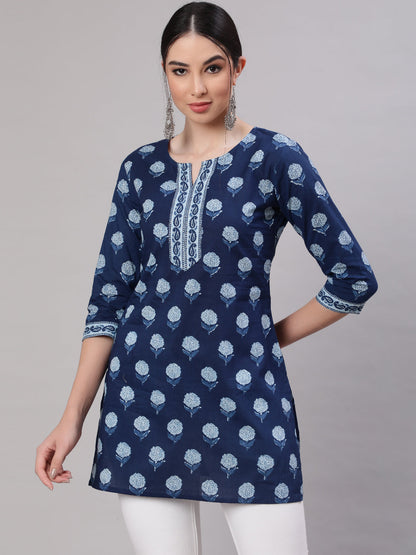 Women Blue Straight Tunic With Three Quarter Sleeves