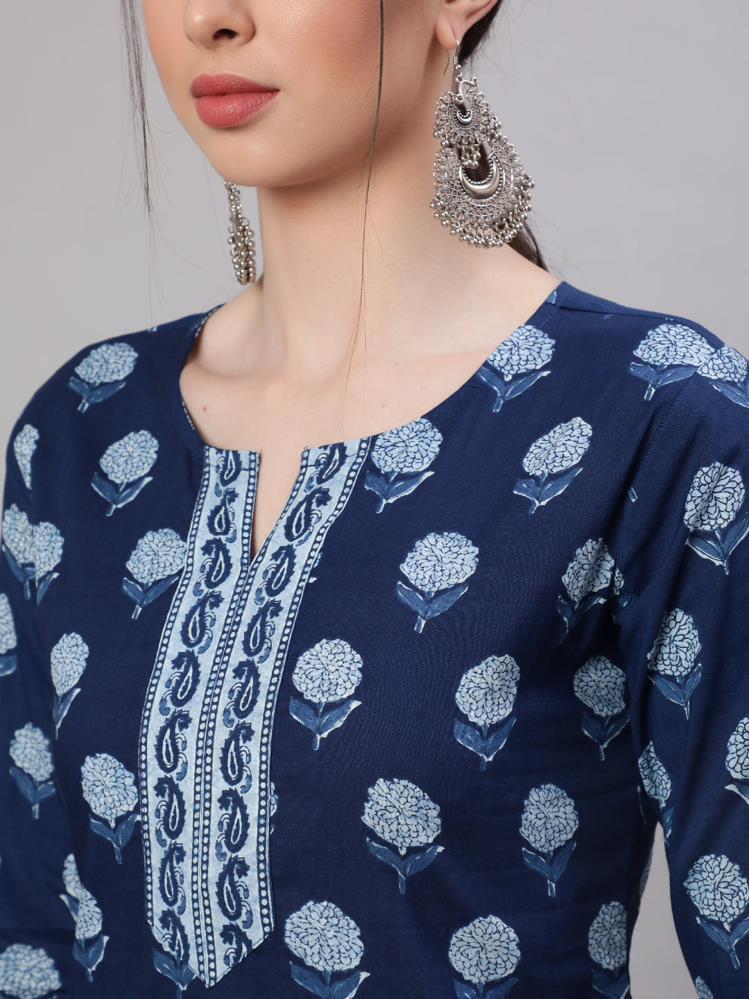 Women Blue Straight Tunic With Three Quarter Sleeves
