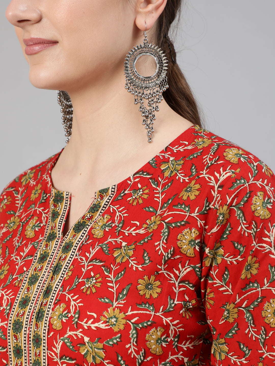 Red Floral printed  Straight Kurta With Three Quarter Sleeves