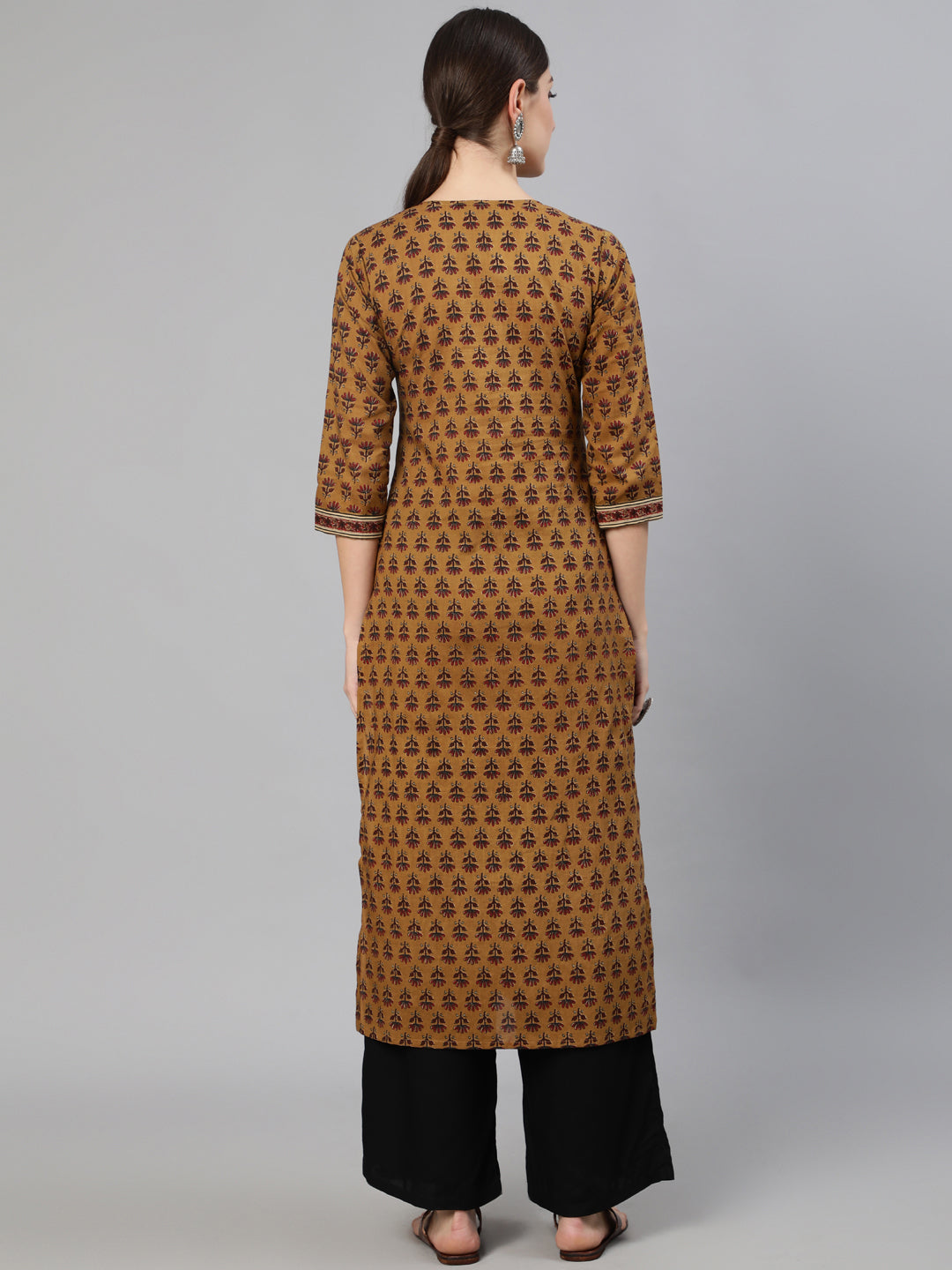 Mustrad Floral Printed Straight Kurta With Three Quarter Sleeves