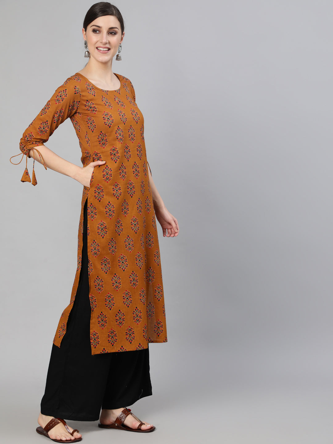 Mustrad Ethnic Motifs Printed Straight Kurta With Tesals Details
