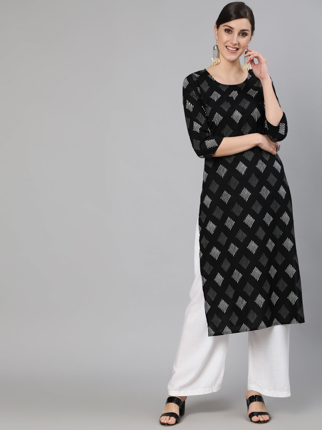 Black Chacks Printed Straight Kurta With Round Neck