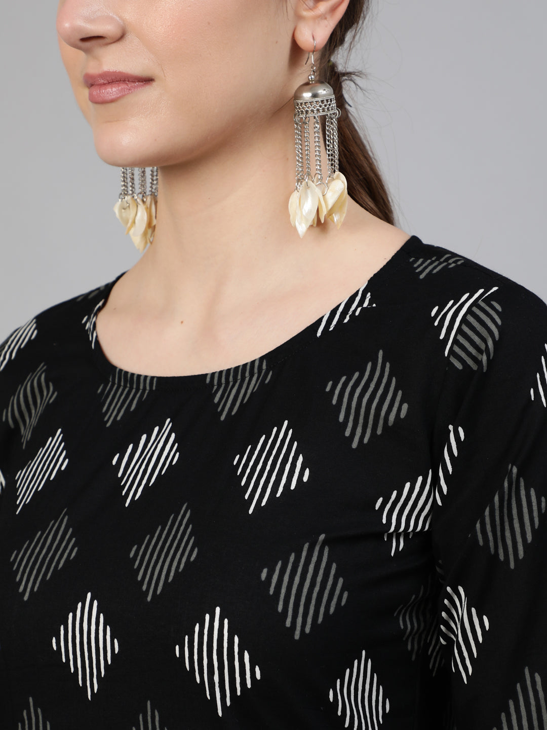 Black Chacks Printed Straight Kurta With Round Neck
