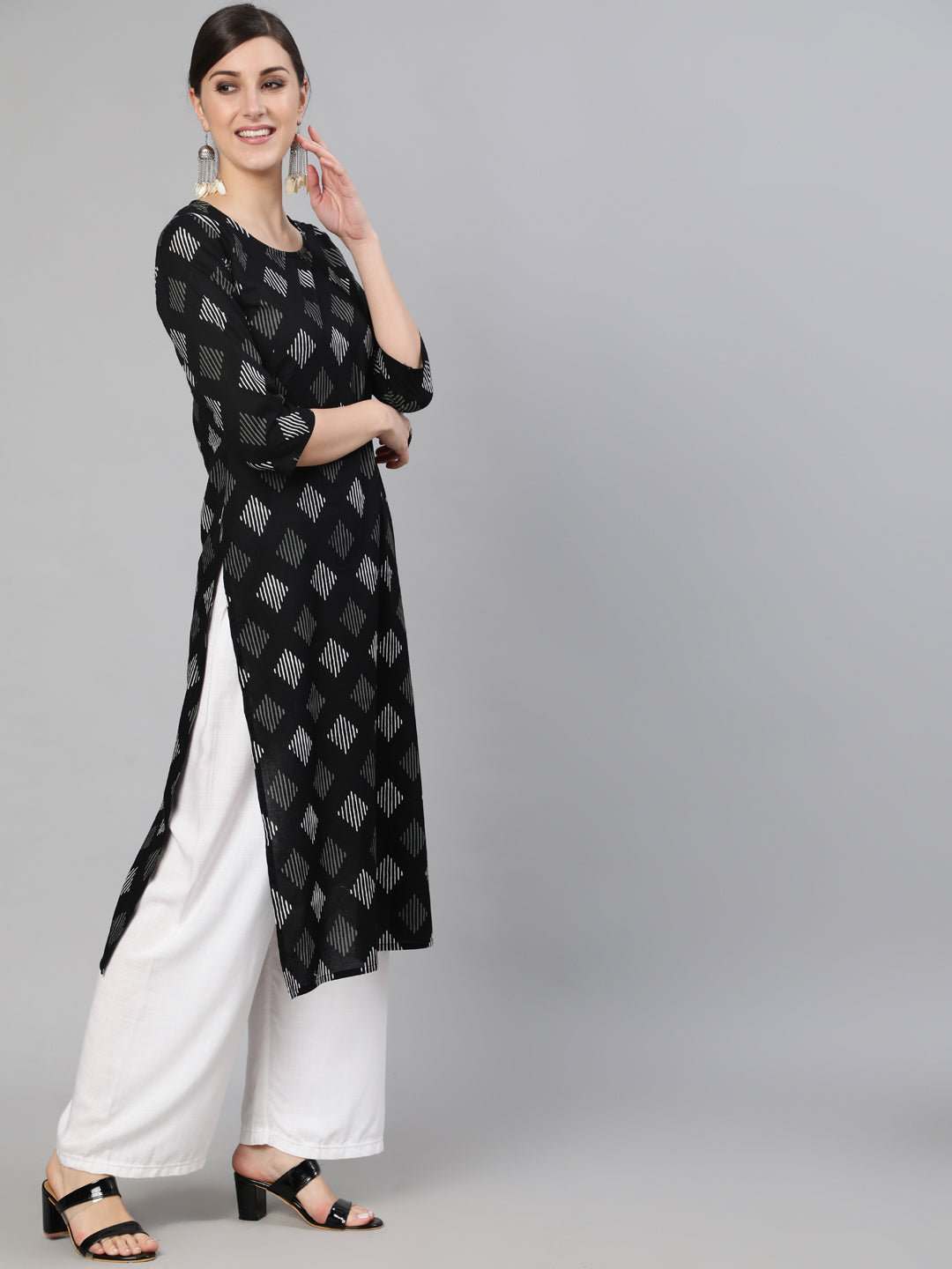 Black Chacks Printed Straight Kurta With Round Neck