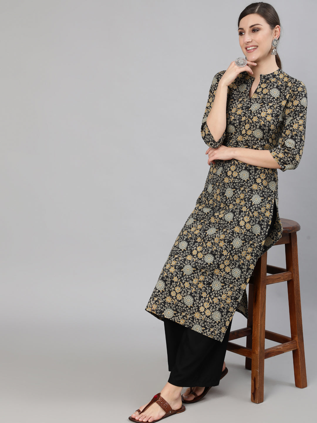 Black Floral Printed Kurta With Three Quarter Sleeves