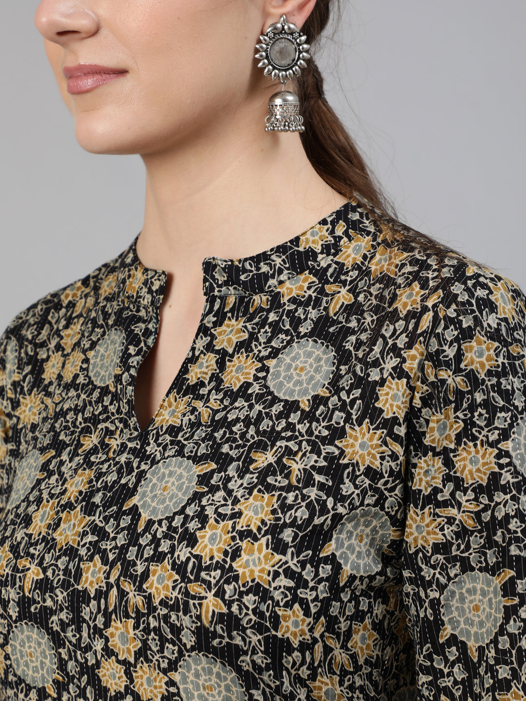 Black Floral Printed Kurta With Three Quarter Sleeves