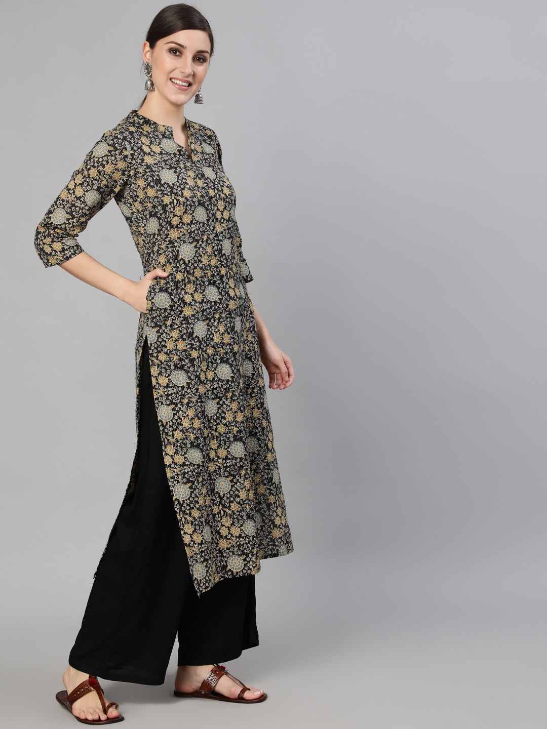 Black Floral Printed Kurta With Three Quarter Sleeves