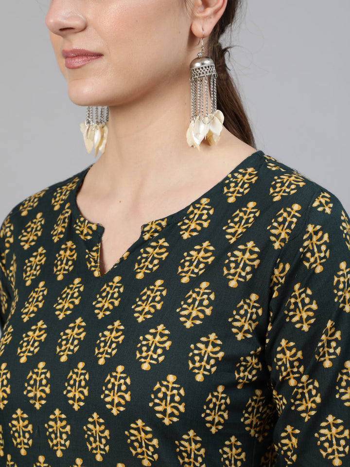 Green Ethnic Printed Straight Kurta with Three Quarter Sleeves