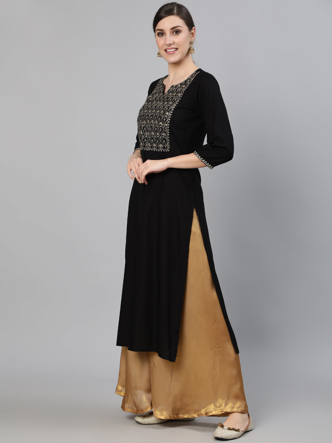 Black Embroidered Straight Kurta With Three Quarter Sleeves