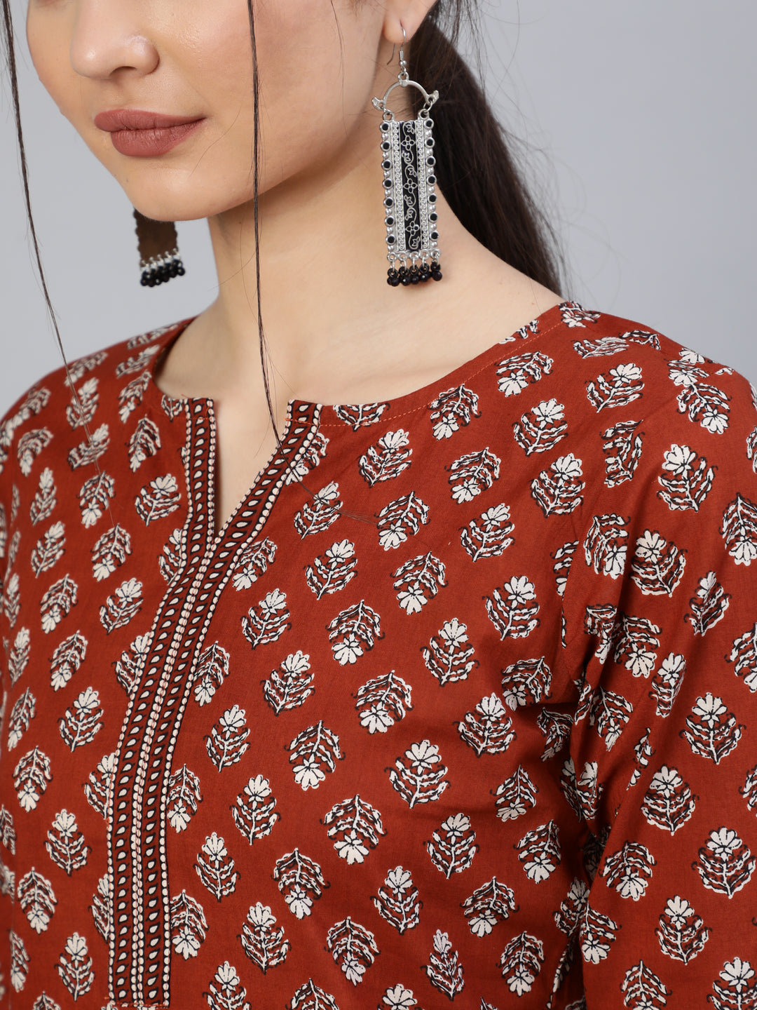 Maroon Ethnic Printed Straight Kurta With Three Quarter Sleeves