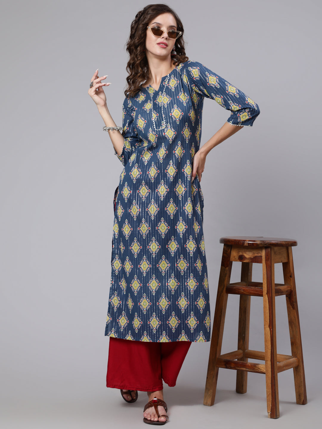 Blue Printed straight kurta with three quarter sleeves