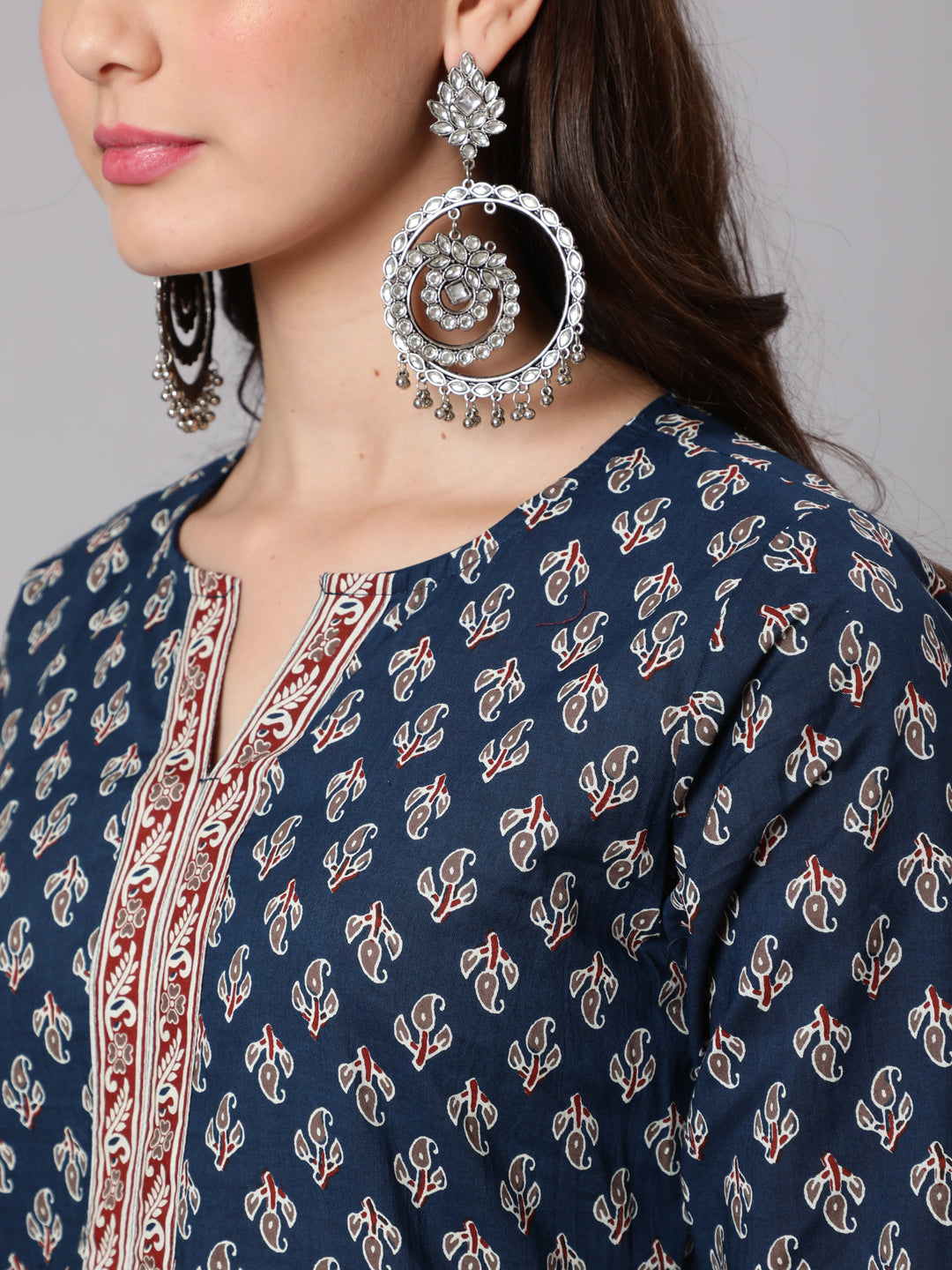 Navy Blue Ethnic Printed Straight Kurta With Three Quarter Sleeves