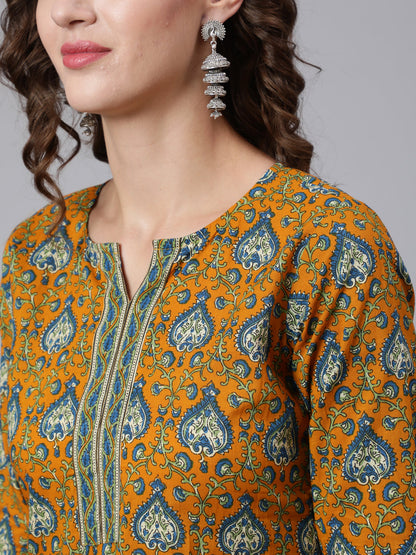 Yellow Printed straight kurta with three quarter sleeves