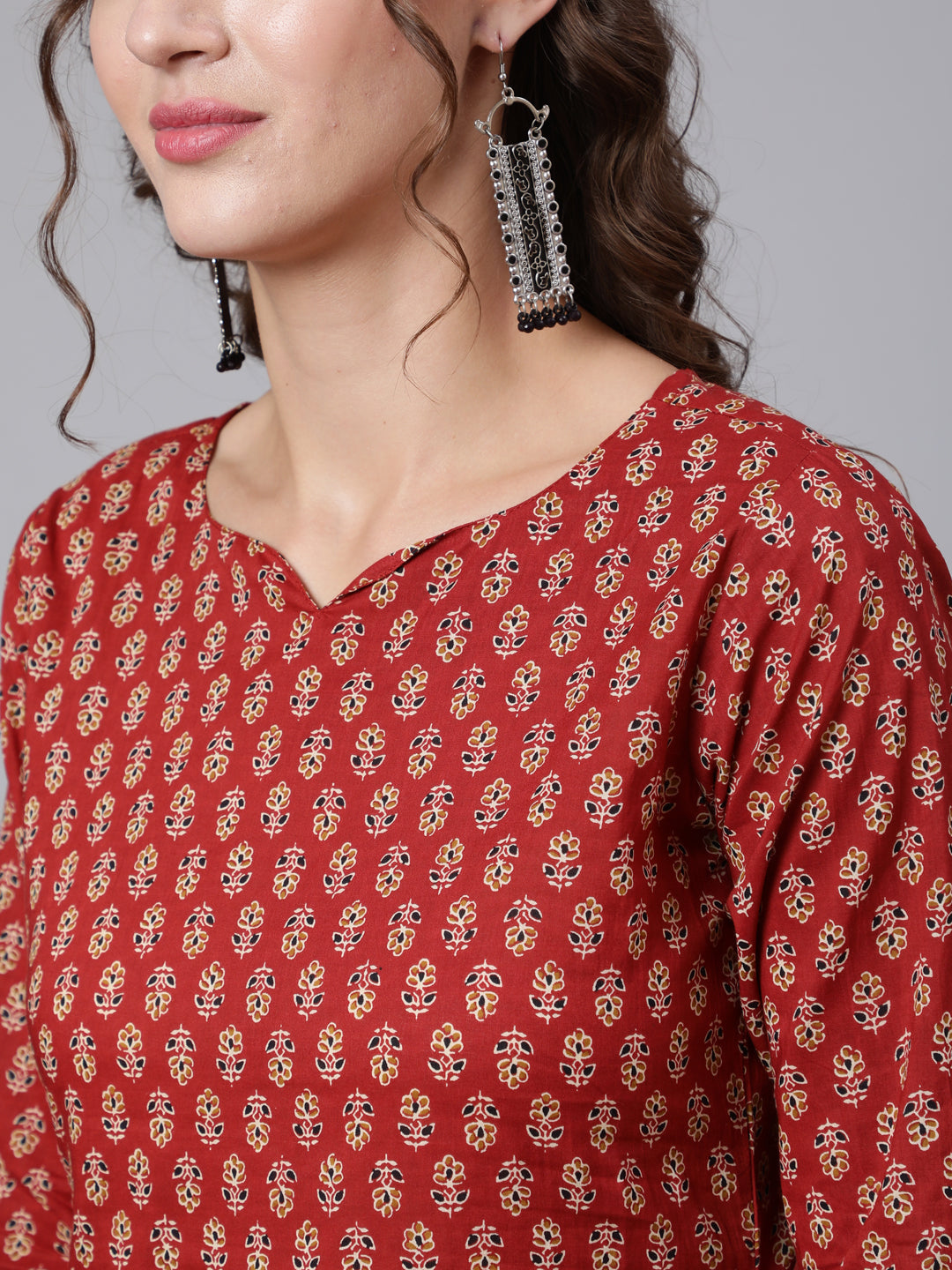 Maroon Ethnic Printed Straight Kurta with Three Quarter Sleeves