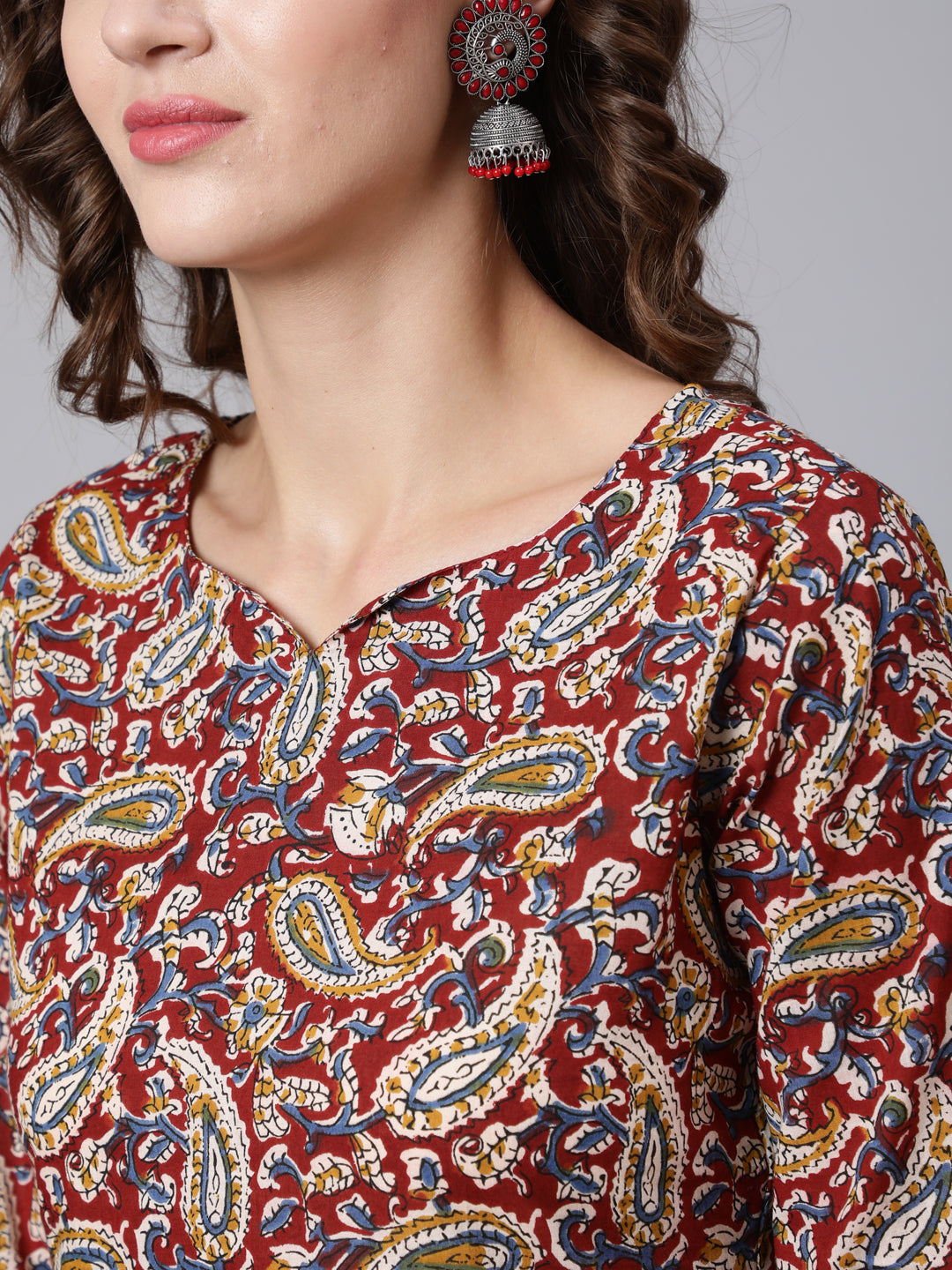 Maroon Printed straight kurta with three quarter sleeves