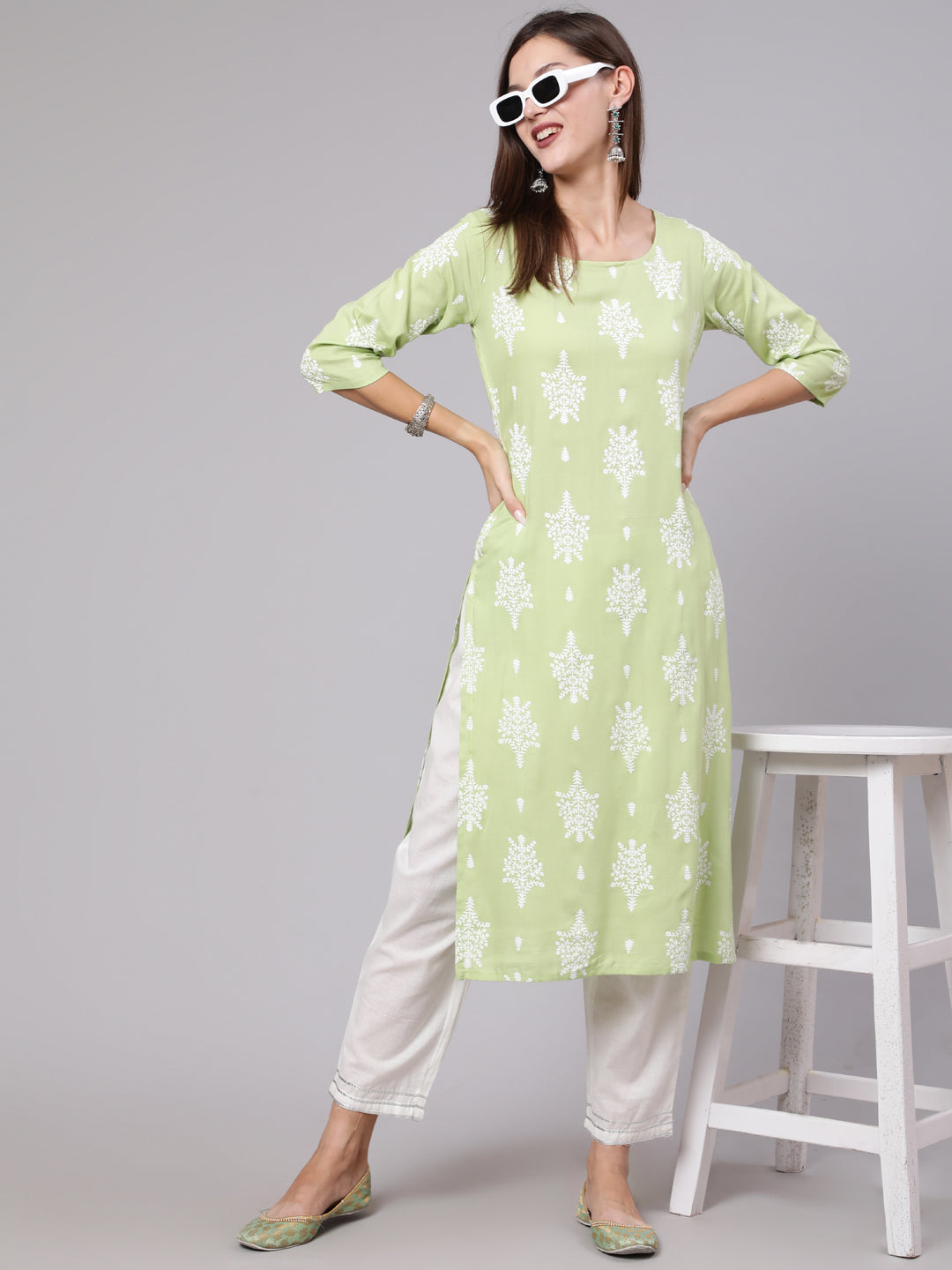 Green Printed Straight kurta With Three Quarter Sleeves