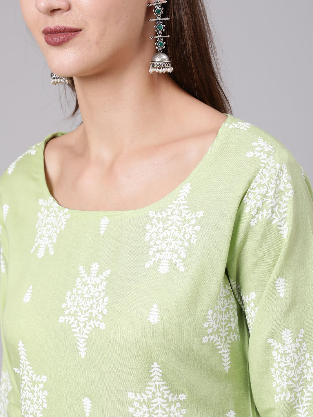 Green Printed Straight kurta With Three Quarter Sleeves