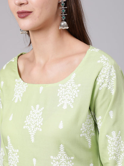 Green Printed Straight kurta With Three Quarter Sleeves
