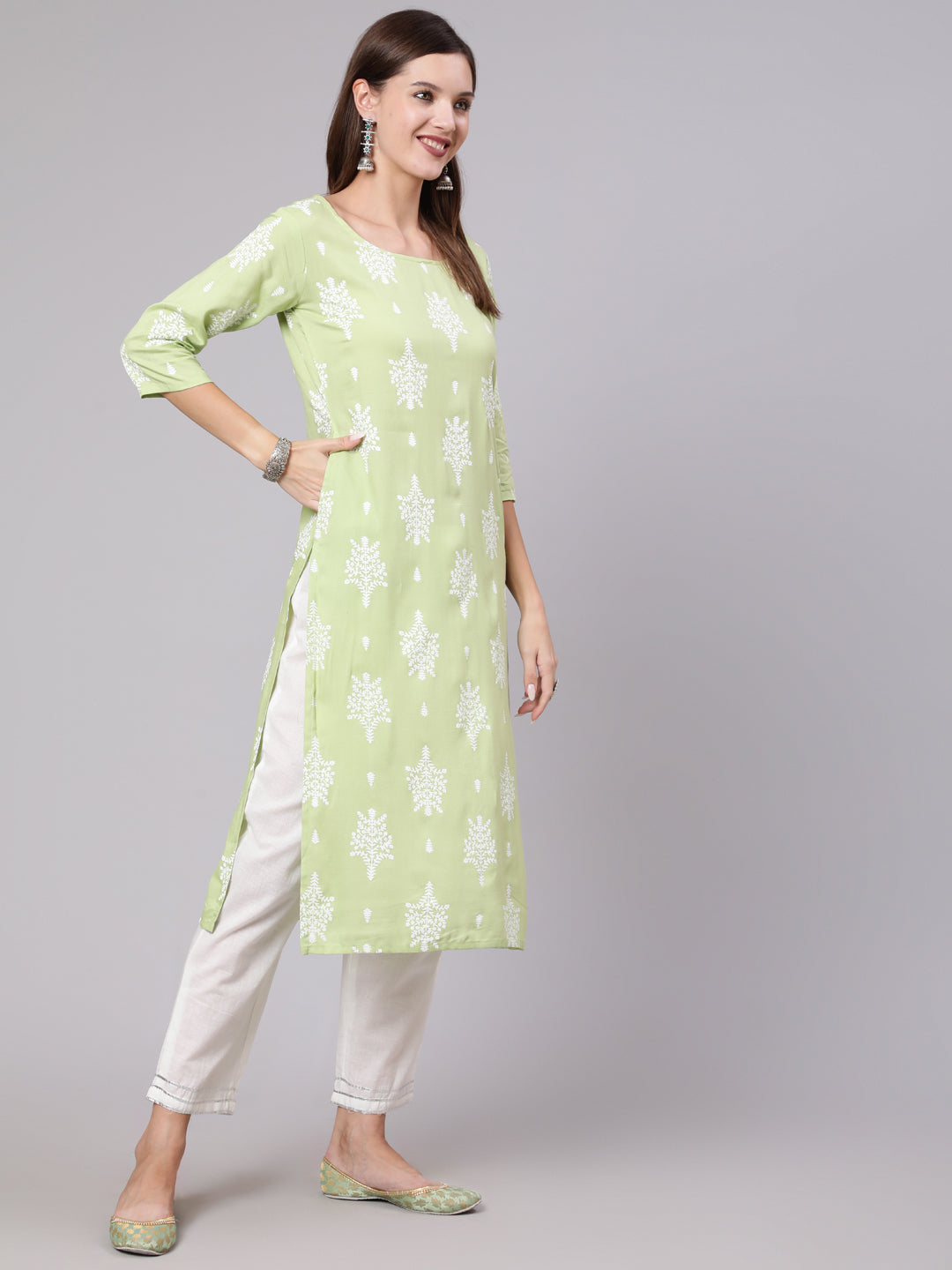 Green Printed Straight kurta With Three Quarter Sleeves