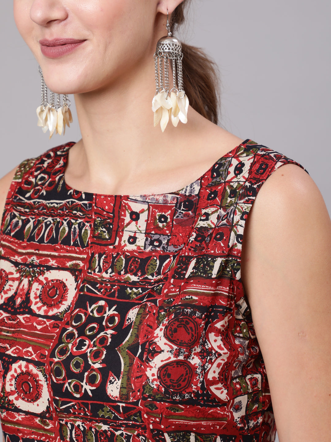 Multi Color Geometric Printed Sleeveless Straight Kurta