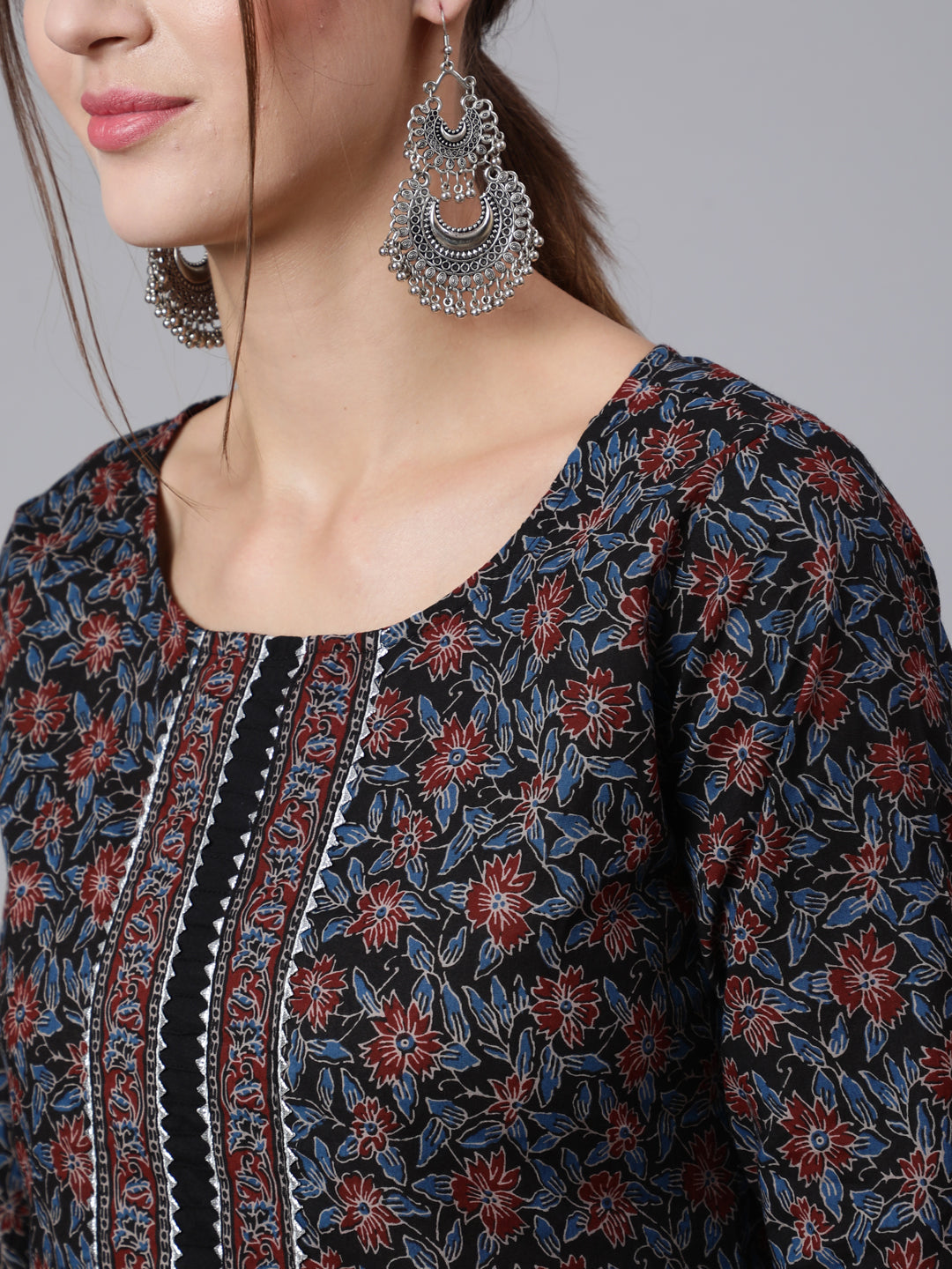 Black Printed straight kurta with three quarter sleeves