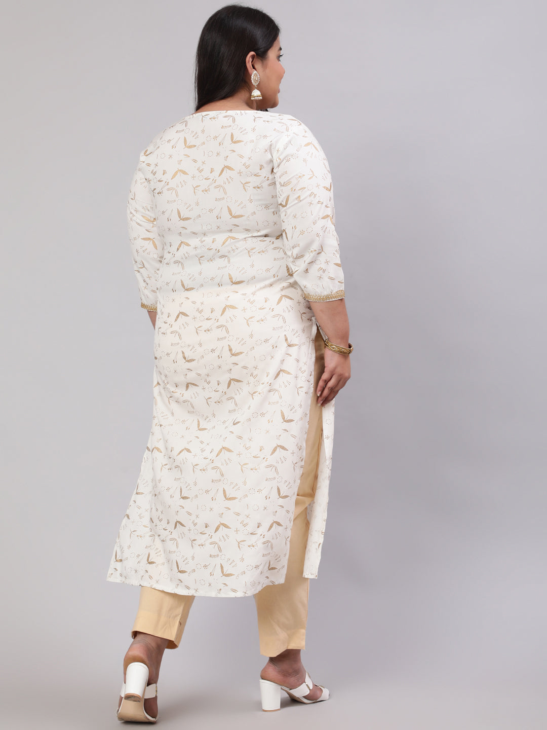 Plus Size Off White Printed Straight Kurta With Three Quarters Sleeves