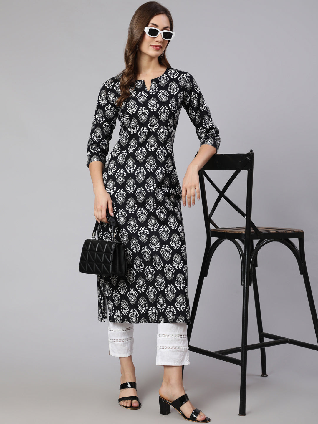 Black Printed Straight Kurta With Three Quarter Sleeves