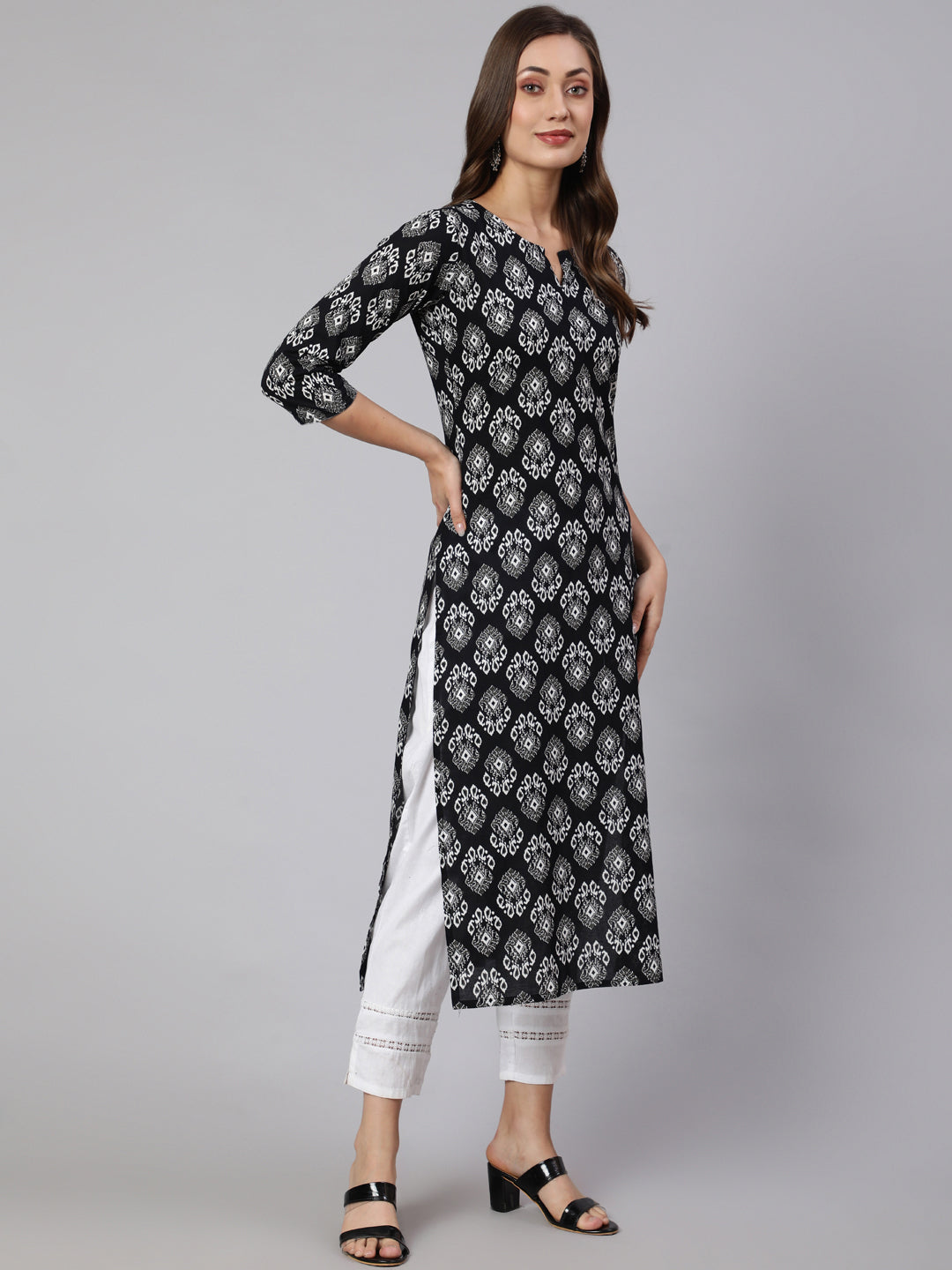 Trendy Black Printed Straight Kurta With Three Quarter Sleeves