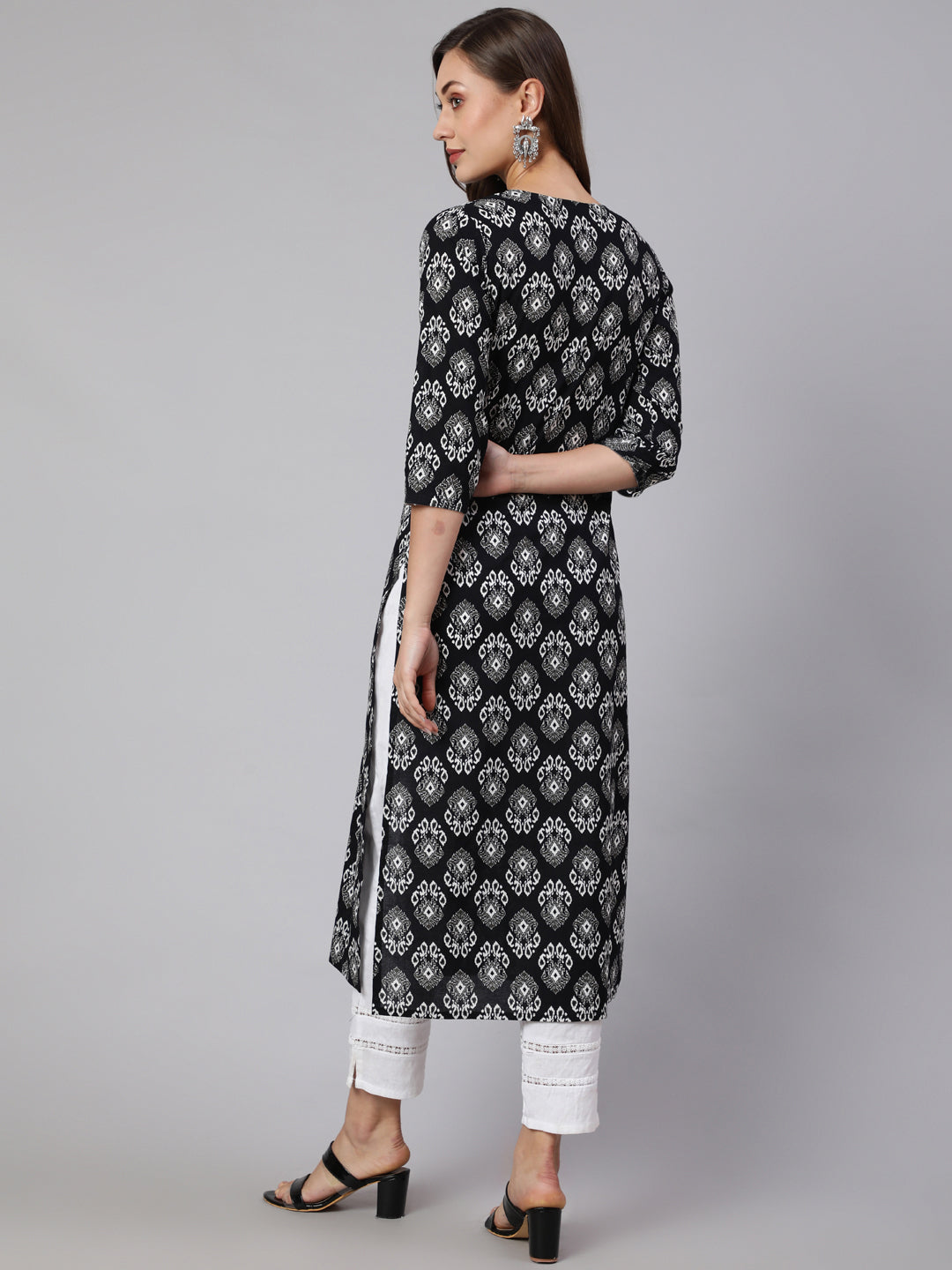 Black Printed Straight Kurta With Three Quarter Sleeves