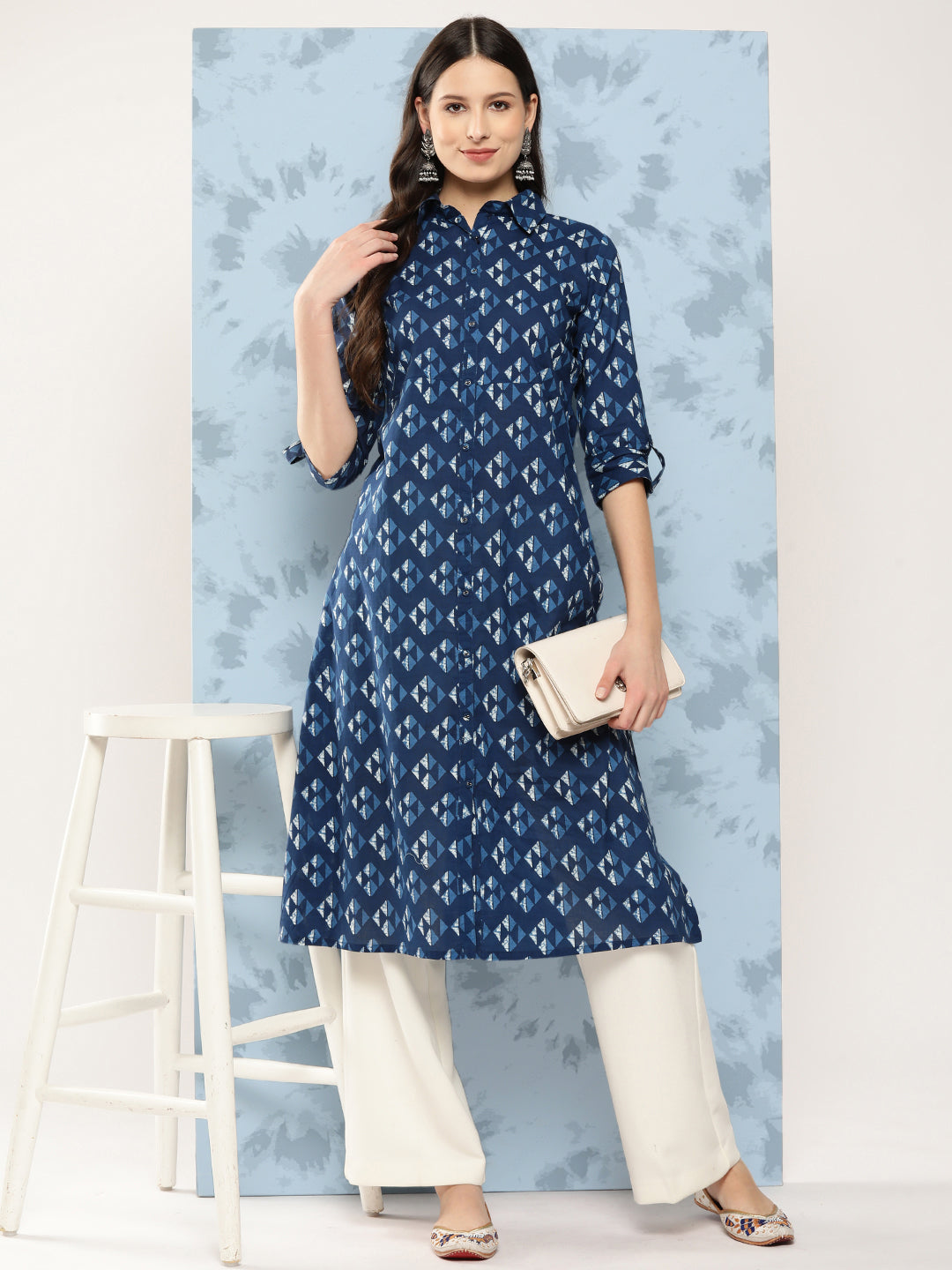 Blue Geometric Printed Straight Kurta With Three Quarter Sleeves