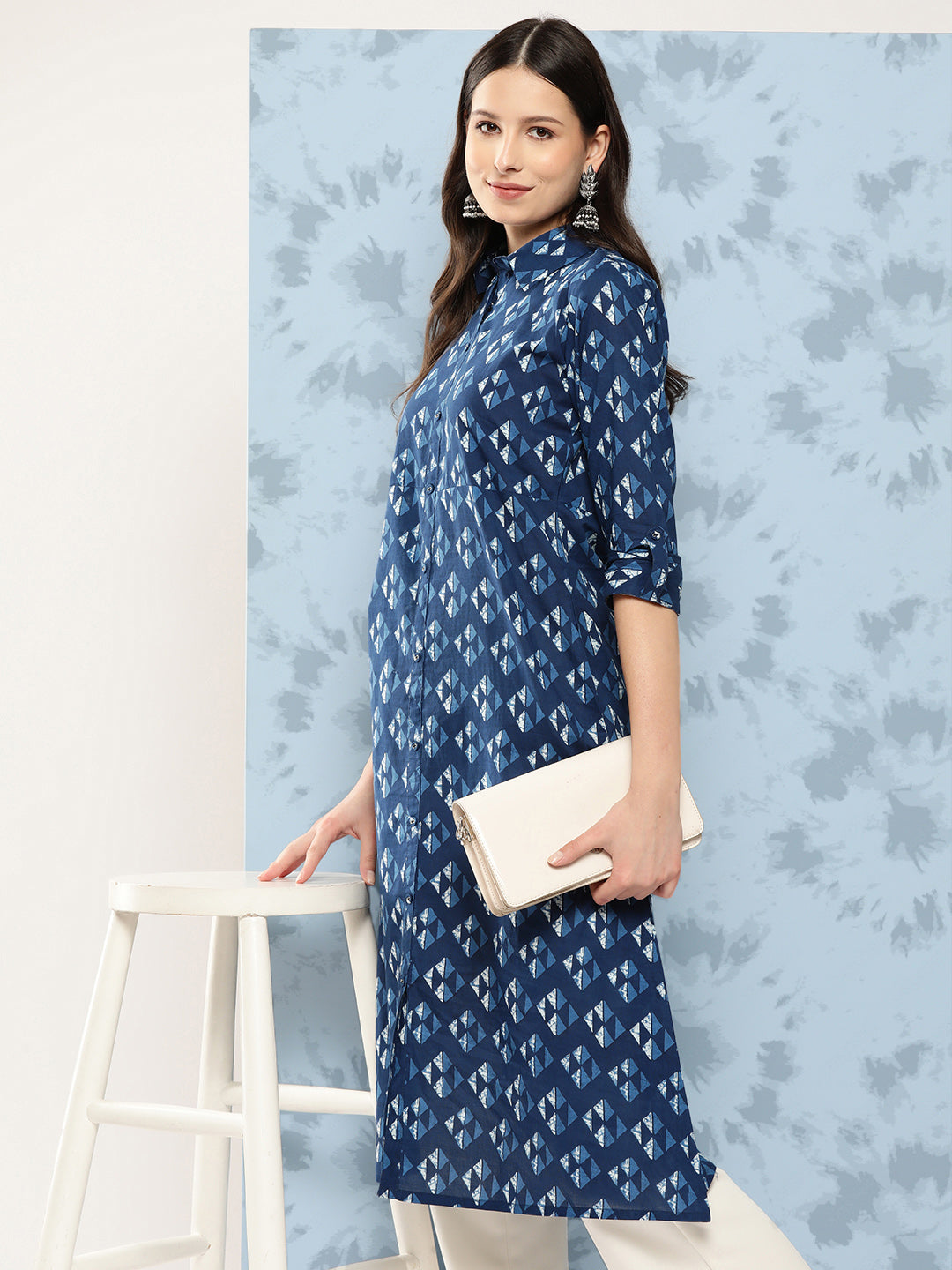 Blue Geometric Printed Straight Kurta With Three Quarter Sleeves