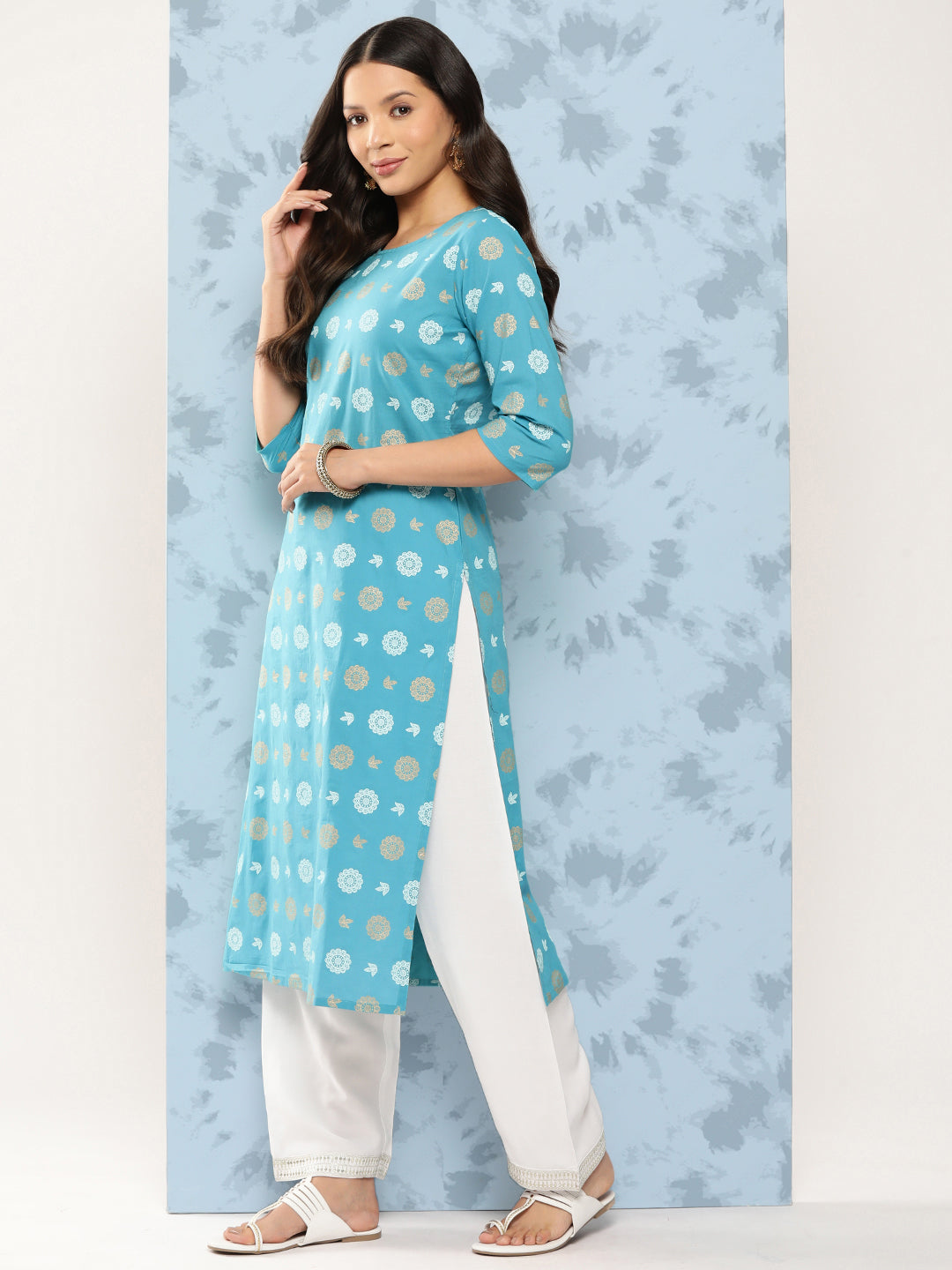 Blue Ethnic Printed Straight Kurta With Three Quarter Sleeves