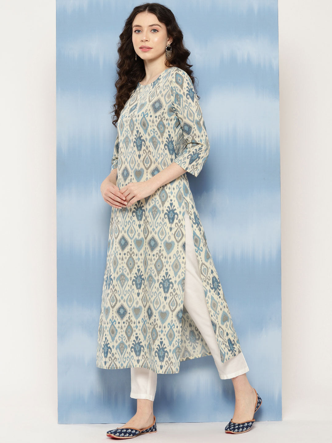 Blue Ethnic Printed Straight Kurta With Three Quarter Sleeves