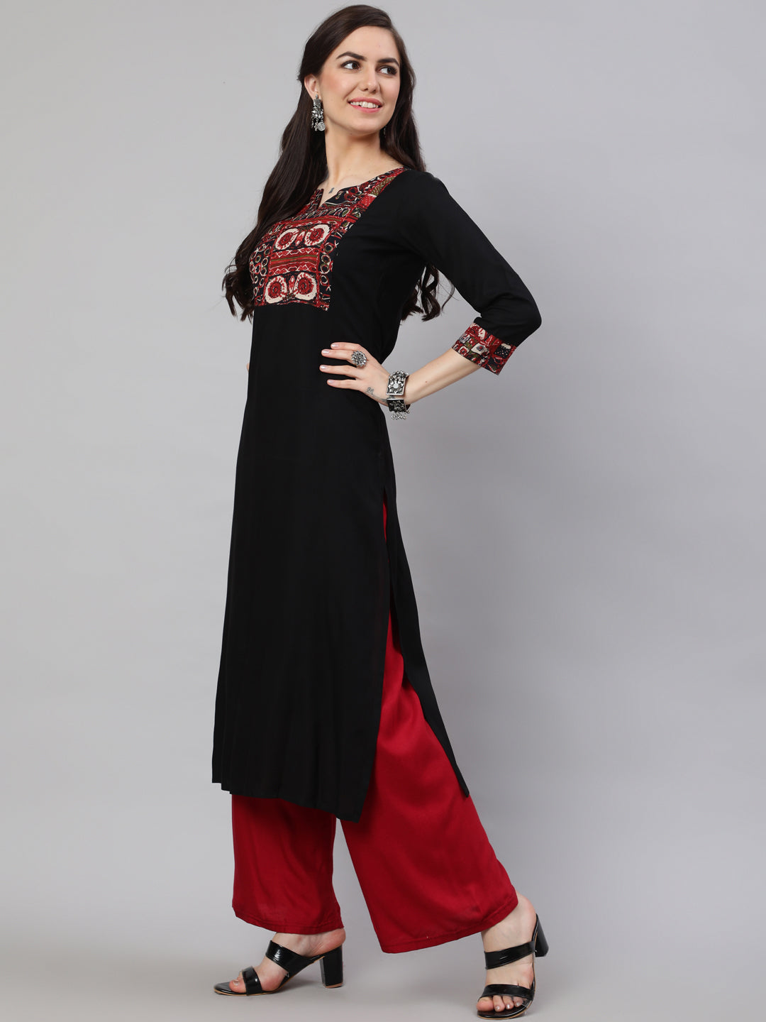 Women Black Printed Yoke straight Kurta With three quarter sleeves