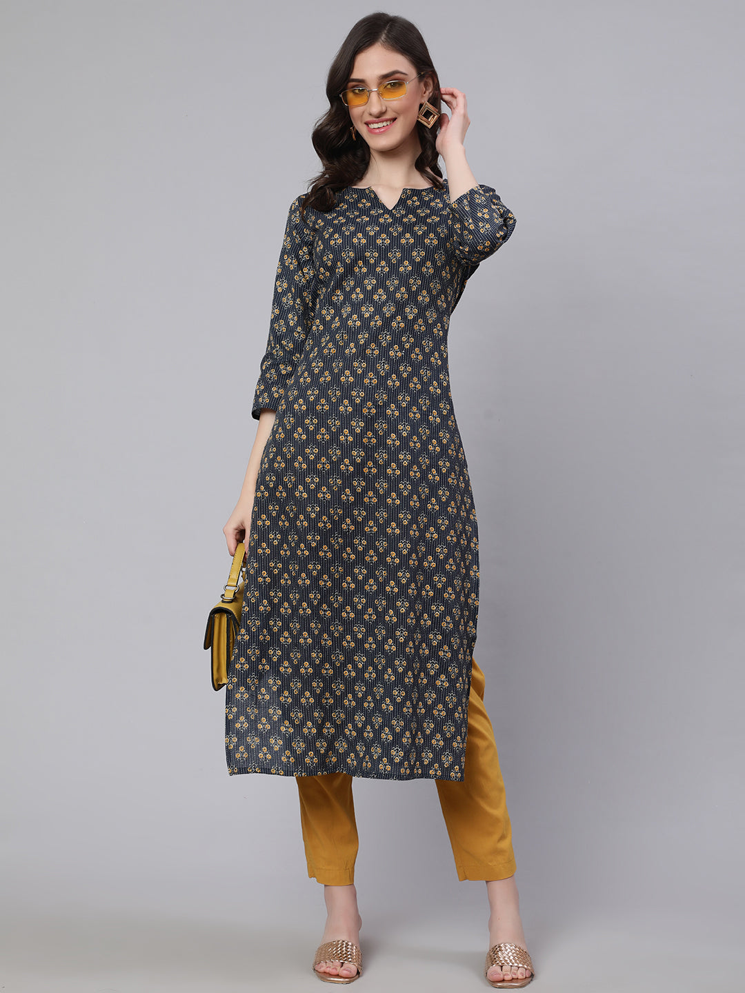 Women Black Printed straight Kurta With three quarter sleeves
