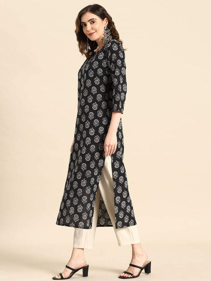 Women Black Printed straight Kurta With three quarter sleeves