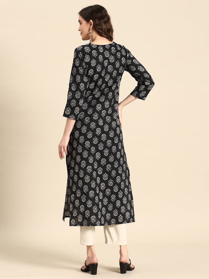 Women Black Printed straight Kurta With three quarter sleeves