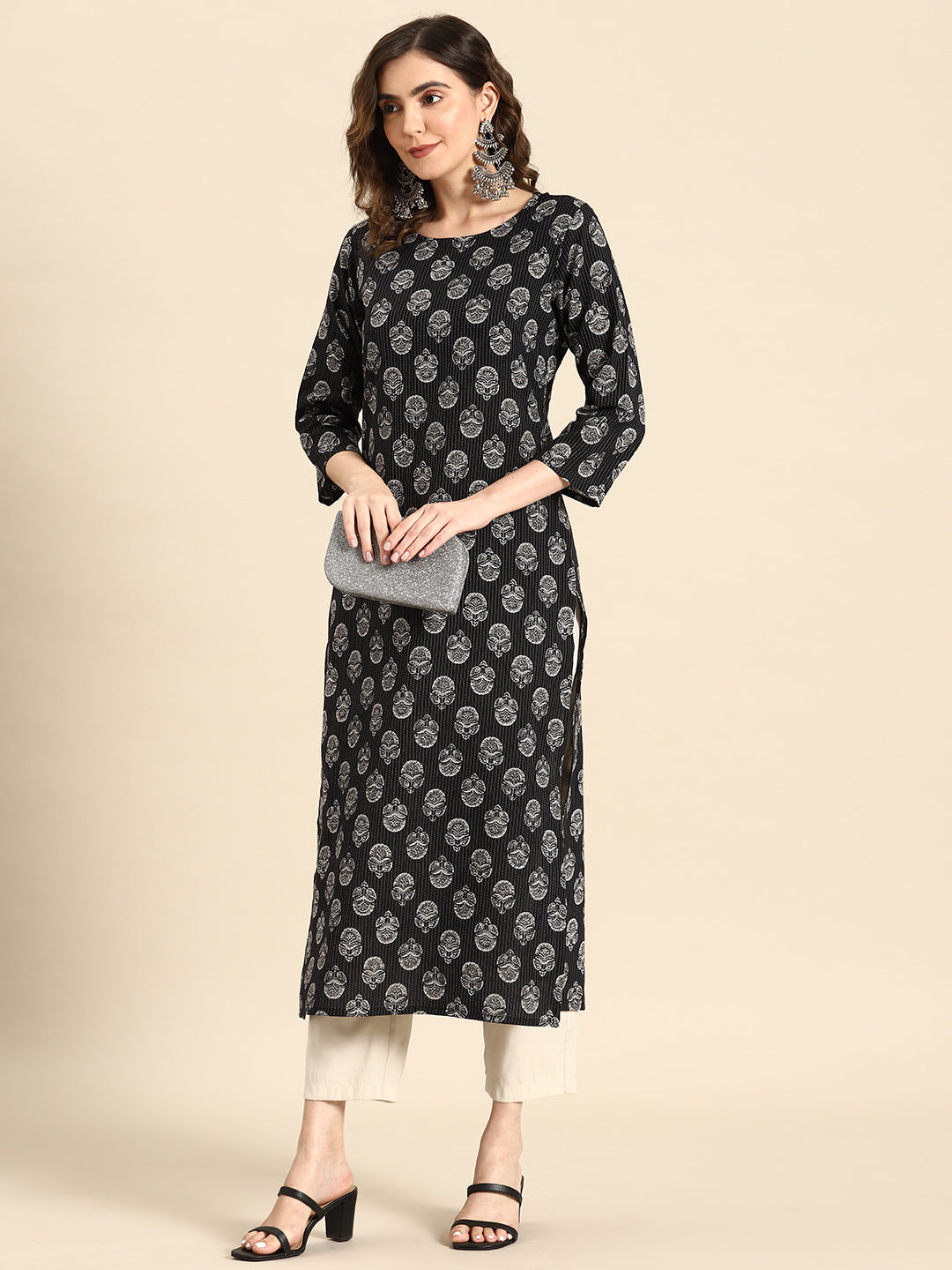 Women Black Printed straight Kurta With three quarter sleeves