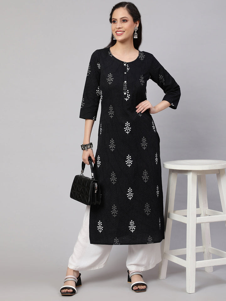 Women Black Printed straight Kurta With three quarter sleeves