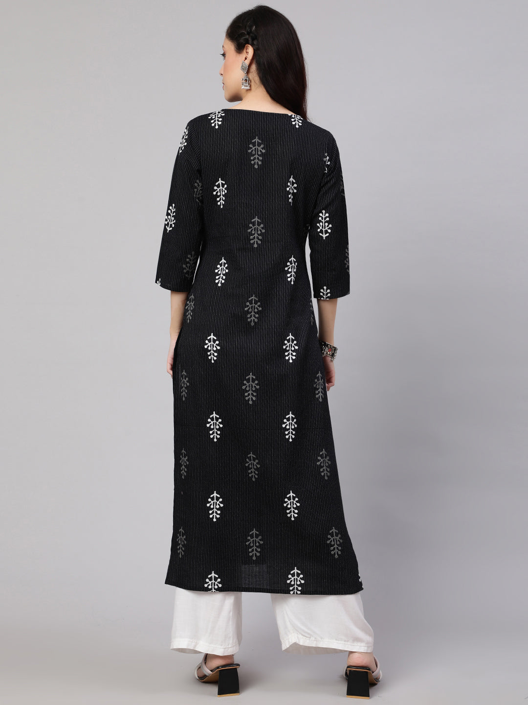 Women Black Printed straight Kurta With three quarter sleeves