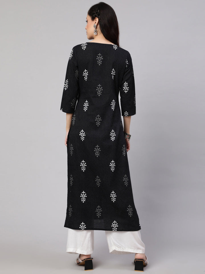 Women Black Printed straight Kurta With three quarter sleeves